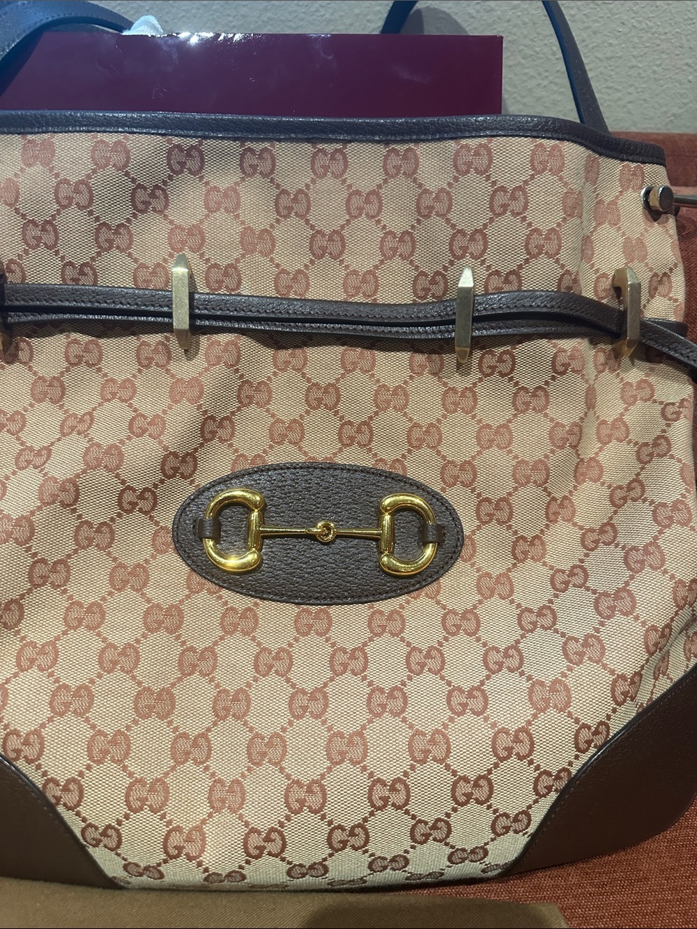 Authentic Gucci Beige & Brown GG Supreme Shoulder Bag with Gold Horsebit - Picture 4 of 16
